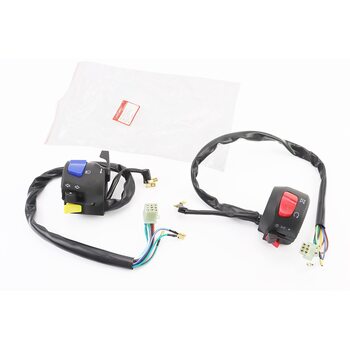 Блок кнопок на руле правый, левый к-кт 2шт (фишки "мама")