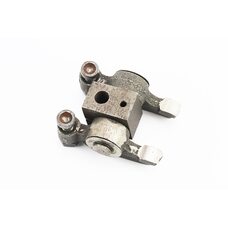 Коромысла клапанов в сборе